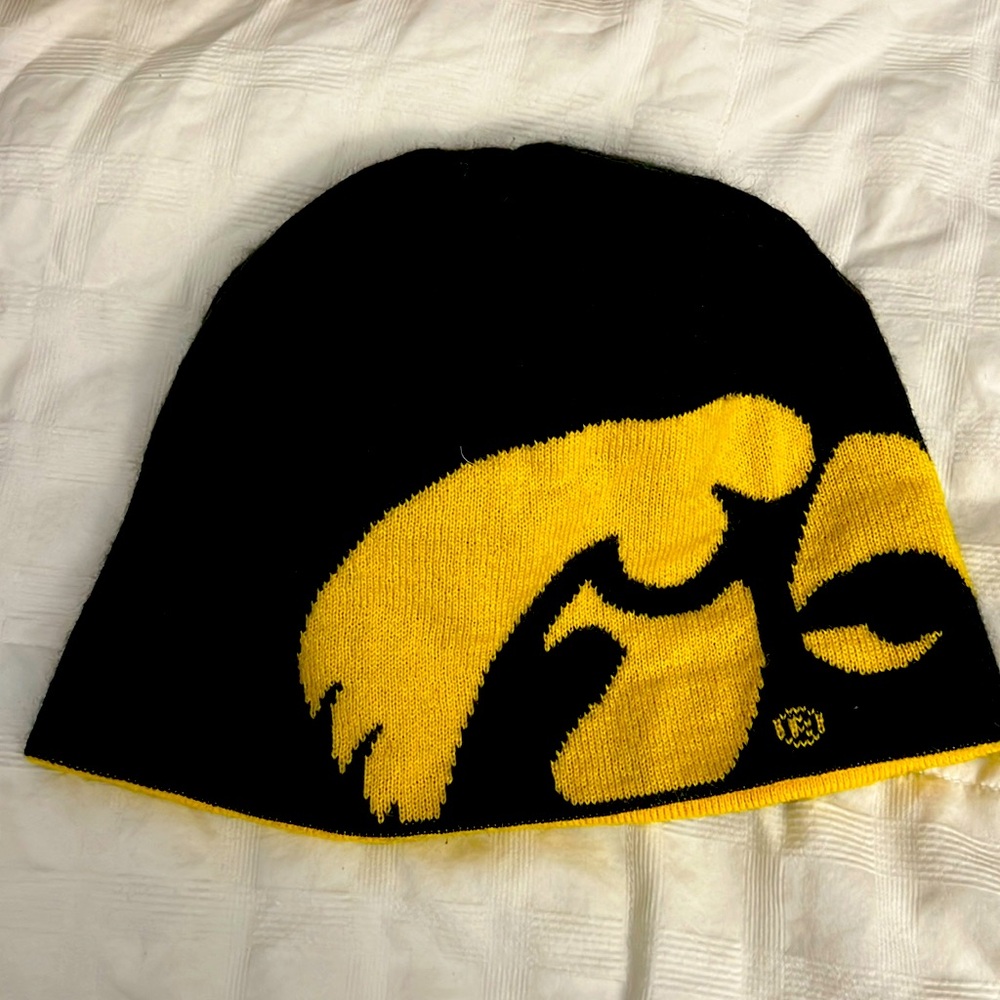 Reversible Hawkeyes Beanie O/S